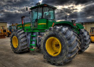 Illustration for article titled Awesome HDR Gallery Of John Deere Goodness